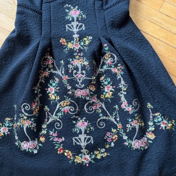 DEX Black Dress Embossed Embroidered EUC Women's Small - Picture 5 of 7